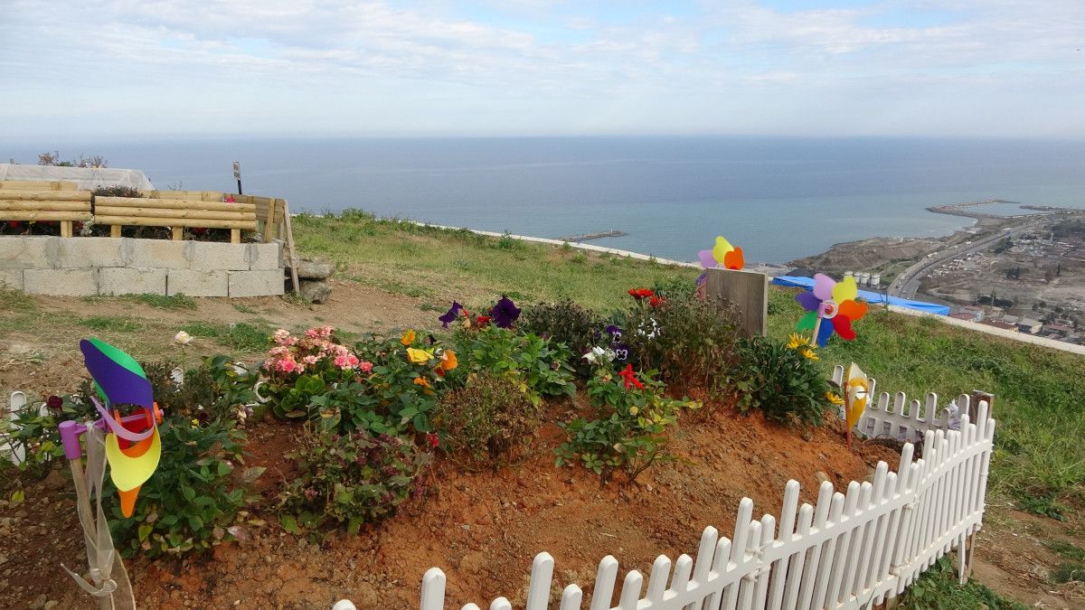Trabzon'da deniz manzaralı mezar için sıraya girdiler 4 trabzonda deniz manzarali mezar icin siraya girdiler 0 hkpZji8Y