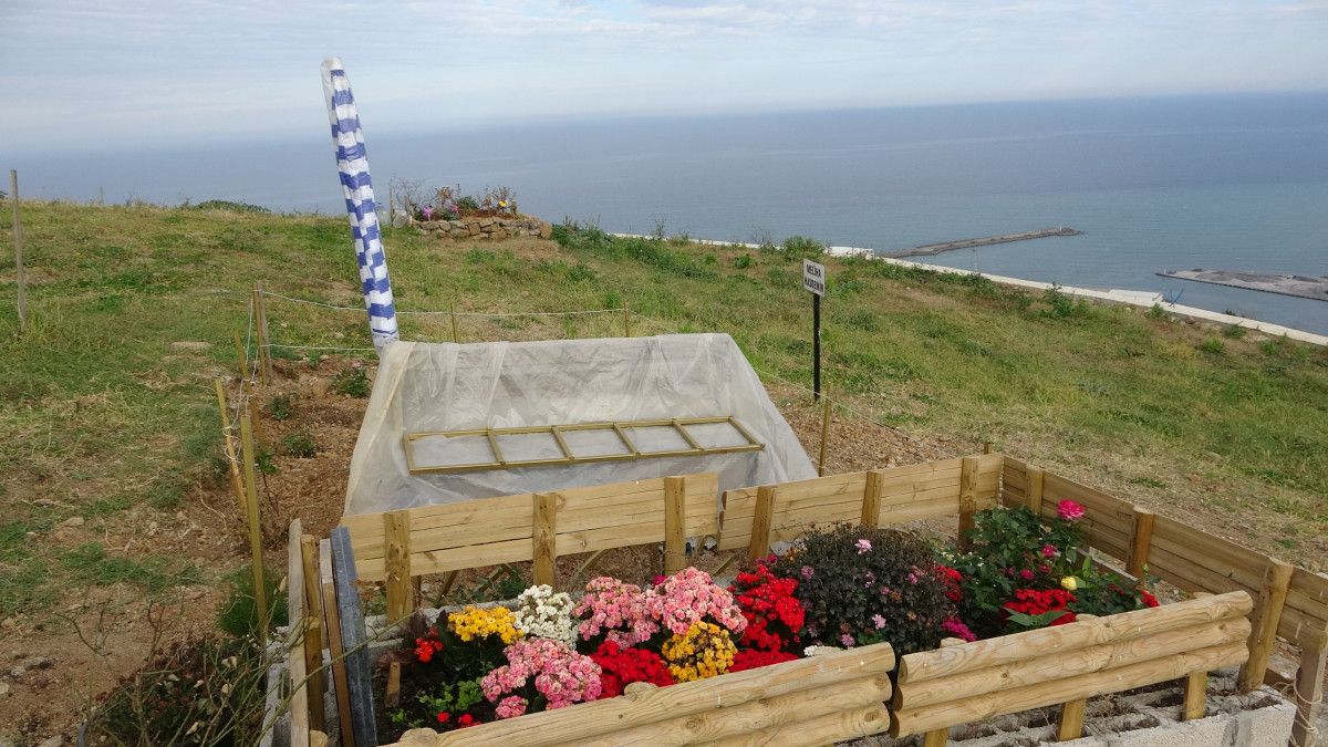 Trabzon'da deniz manzaralı mezar için sıraya girdiler 7 trabzonda deniz manzarali mezar icin siraya girdiler 3 UskjbL2R