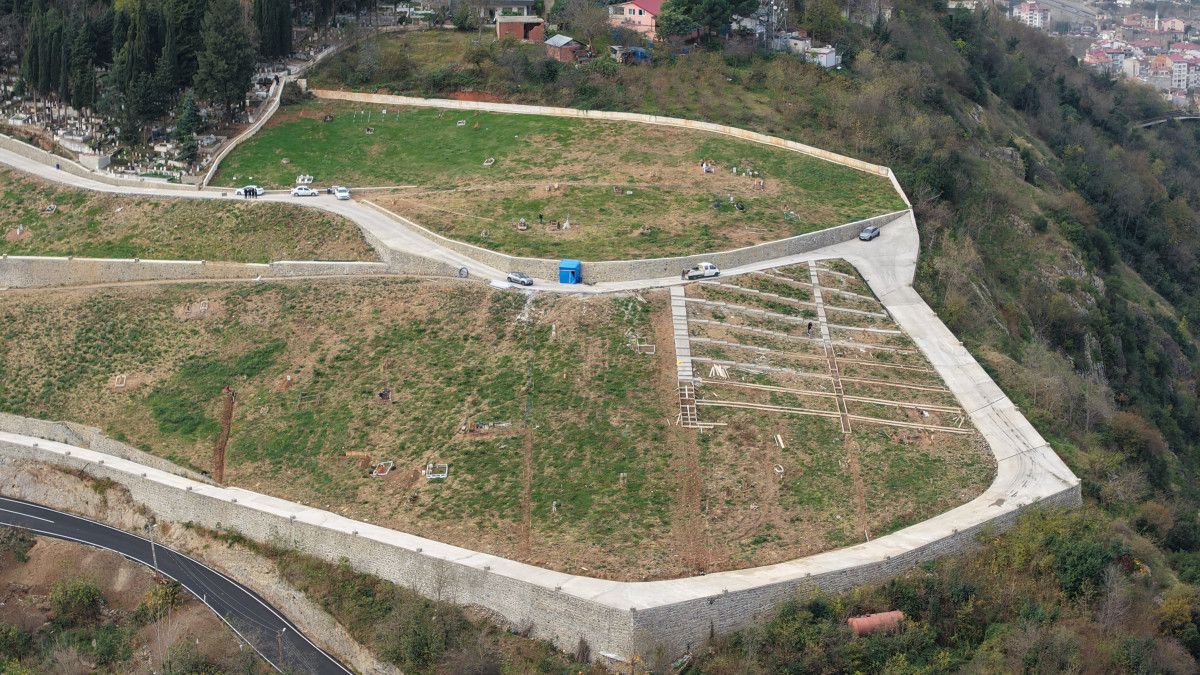 Trabzon'da deniz manzaralı mezar için sıraya girdiler 9 trabzonda deniz manzarali mezar icin siraya girdiler 5 H6J6OvKg