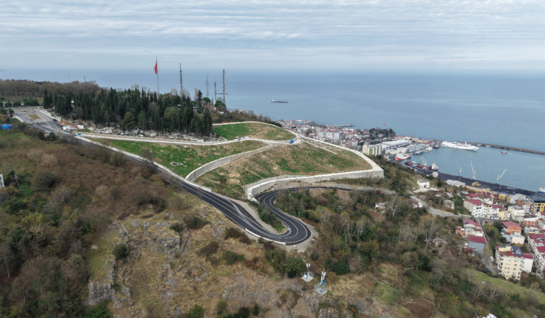 trabzonda-deniz-manzarali-mezar-icin-siraya-girdiler-LLdPjKnD.jpg