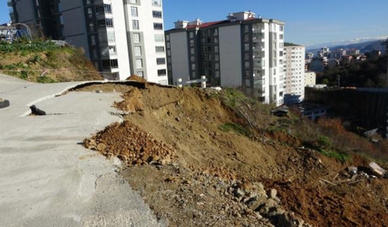 trabzonda-kacak-hafriyat-sahasindaki-heyelan-endiseye-neden-oldu-ZFvT1pXj.jpg