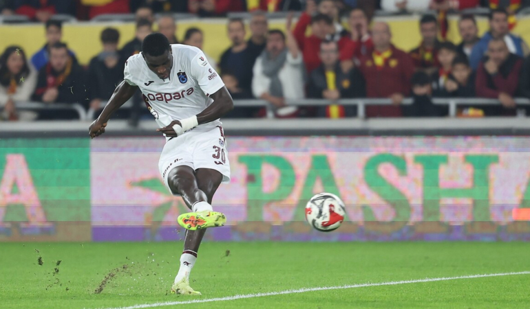 trabzonsporda-paul-onuachu-stopere-gecti-IK63ybKE.jpg