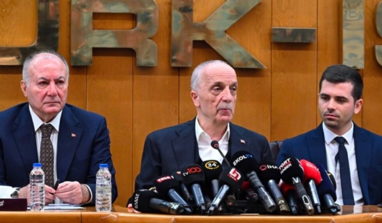 turk-is-genel-baskani-atalaydan-yeni-asgari-ucret-aciklamasi-komisyona-katilmamakla-dogru-karar-vermisiz-isciyi-dDbkwmNB.jpg