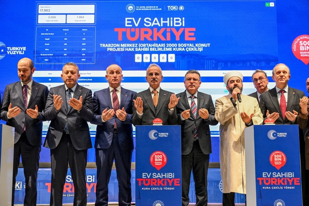 Abdulkadir Uraloğlu: Trabzon-Ankara arası hızlı trenimizle 4,5 saate düşecek 4 abdulkadir uraloglu trabzon ankara arasi hizli trenimizle 45 saate dusecek 3 nhvc61ag