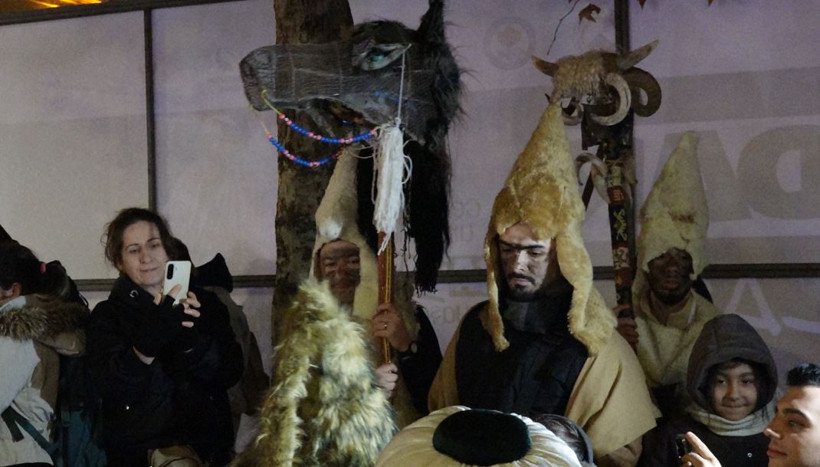 Davullar çaldı horonlar kırıldı: Bolluk bereket için sokaklara döküldüler 7 davullar caldi horonlar kirildi bolluk bereket icin sokaklara dokulduler 6 hYQtXsFh