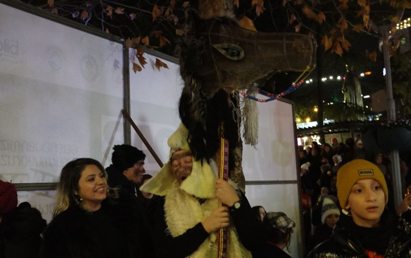 Davullar çaldı horonlar kırıldı: Bolluk bereket için sokaklara döküldüler 8 davullar caldi horonlar kirildi bolluk bereket icin sokaklara dokulduler 7 5C7r7aJy