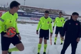 maca-kar-engeli-stadyum-karla-kaplandi-karsilasma-ertelendi-JjDC3VZe.jpg