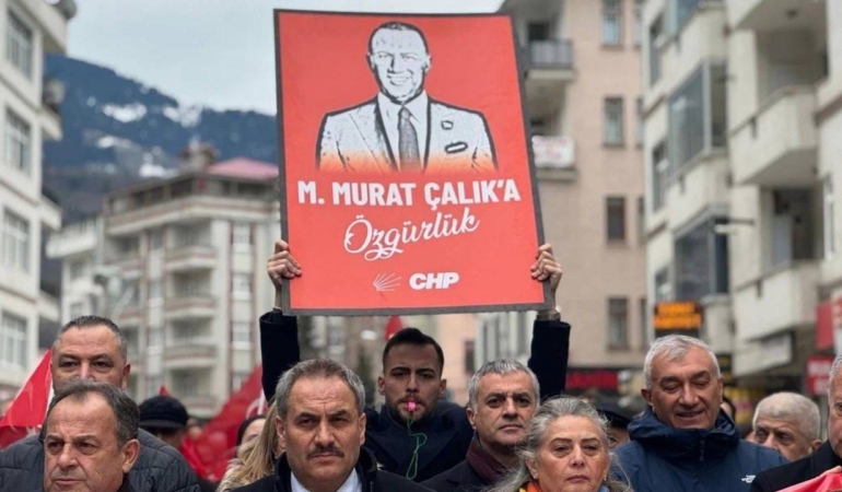 murat-calik-icin-trabzonda-adalet-yuruyusu-WtQAixPV.jpg