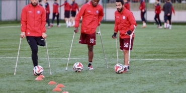 trabzon-buyuksehir-belediyesi-ampute-futbol-takimi-sampiyonluga-odaklandi-LvWqNJBm.jpg