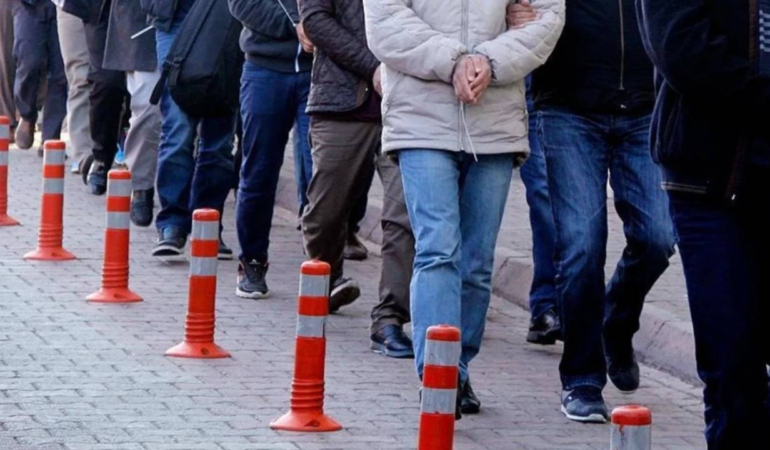 trabzon-merkezli-19-ilde-120-milyon-liralik-dolandiricilik-operasyonu-23-tutuklama-ZXbfcSvi.jpg
