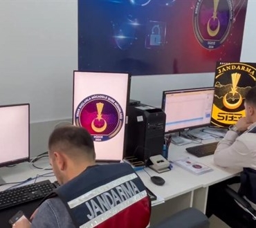 trabzon-ve-16-ilde-siber-dolandiricilik-operasyonunda-118-supheli-yakalandi-RyJHCnBl.jpg