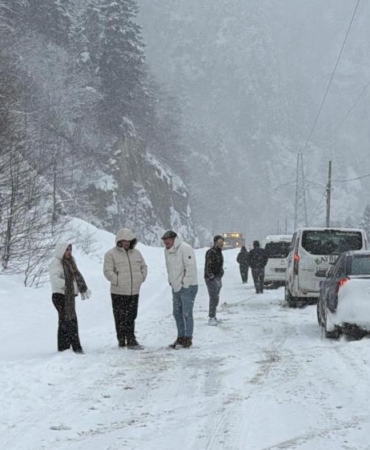 trabzonda-cig-dustu-karayolu-ulasima-kapandi-7rG8z4qe.jpg