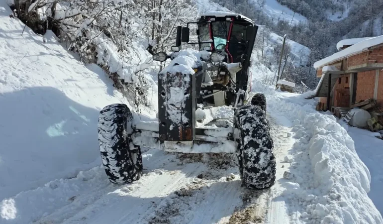 trabzonda-karla-mucadele-araliksiz-suruyor-nHi6vNjL.webp
