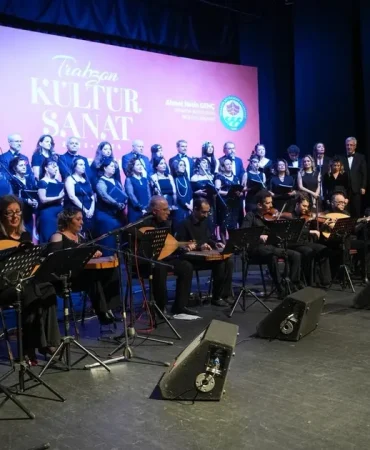 trabzonda-kultur-sanat-ruzgari-esiyor-Z1rhVCjV.webp