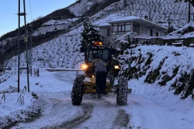 trabzonda-yogun-kar-mesaisi-tum-yollar-acildi-MJPK8Mzz.webp