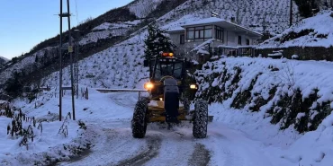 trabzonda-yogun-kar-mesaisi-tum-yollar-acildi-MJPK8Mzz.webp