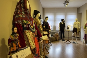 trabzonun-yoresel-kiyafetlerinden-olusan-sergi-acildi_6c108612d70f