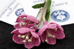 endemik-bitkiler-taki-ve-kumasa-duygular-maniye-dokuluyor