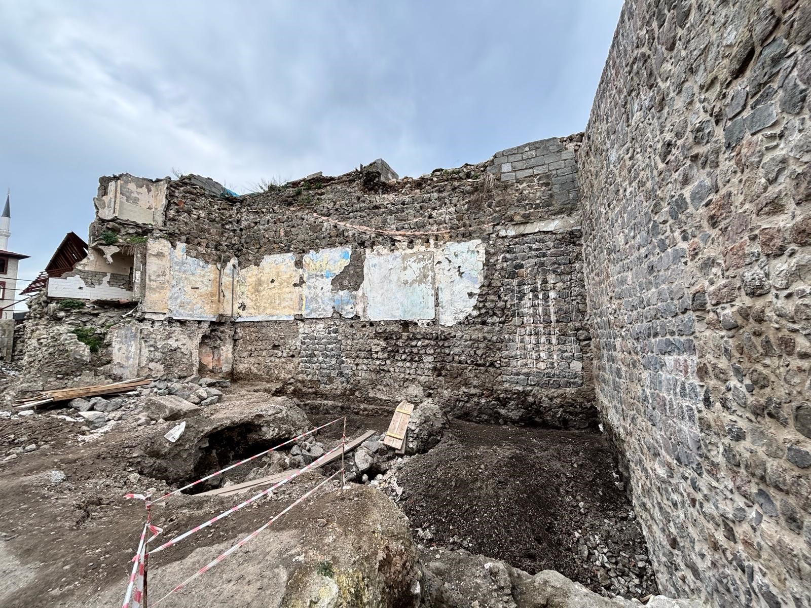 trabzonda yerin 8 metre altindan liman cikti 1 QeTD7cga