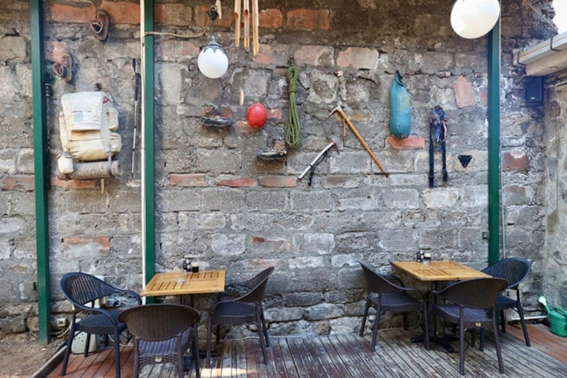 trabzonlu dagci zirvelerden topladigi taslarla kafesine dag ruhu katti 2 uj4gCGTV