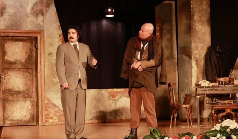 buzlar-cozulmeden-oyunu-trabzonda-sahnelenmeyi-surdurecek-H1602499-11