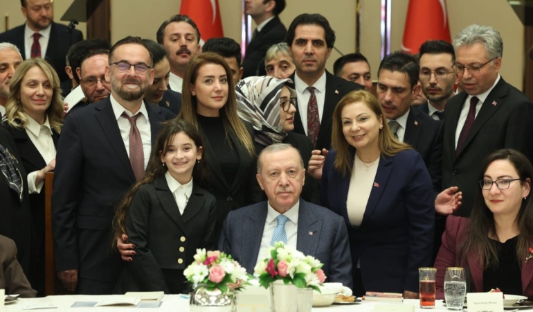 dunya-matematik-sampiyonu-lina-cumhurbaskani-erdogandan-23-nisanda-koltuguna-oturmayi-istemis-uaKmjuKB.jpg
