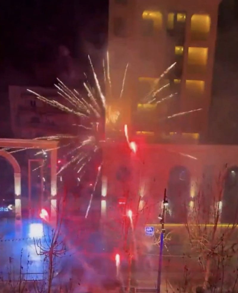 kosovada a milli takimin oteline havai fisekli provokasyon 1 d8npJhC7