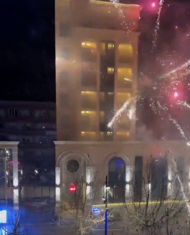 kosovada a milli takimin oteline havai fisekli provokasyon 2 airJmNZq