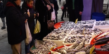 mart-ayinda-en-cok-bu-iki-balik-tercih-ediliyor-tezgahlarda-kuyruk-olustu-lZaTUKyT.jpg