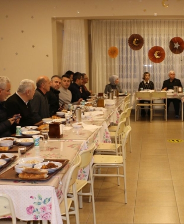 ofta-egitimciler-iftarda-bulustu-htZ4JY7J.jpg