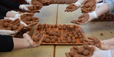 trabzonlu-lise-ogrencilerinin-hazirladigi-tohum-toplari-dogaya-nefes-olacak_9b170da1801b