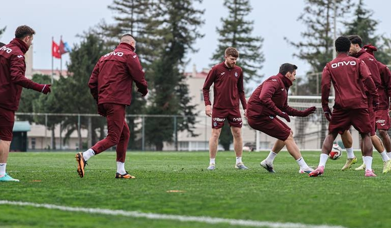 trabzonspordan-9-oyuncuya-milli-davet-6x7I8lRg.jpg