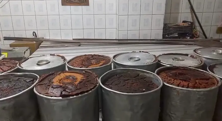 Araklı'dan başlayarak Trabzon geneline yayıldı. Bu mısır ekmeği teneke kovada pişiyor 4 araklidan baslayarak trabzon geneline yayildi bu misir ekmegi teneke kovada pisiyor 3 BEcebP7m