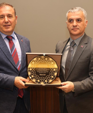baskan-biyiktan-tdtm-yonetimine-tesekkur-plaketi-VZP3LKUS.jpg