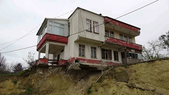 bolge halki endiseli mahalle santim santim kayiyor 1 T46HtkwY