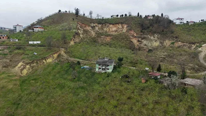 bolge halki endiseli mahalle santim santim kayiyor 10 2eQ8tbSA