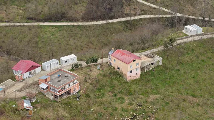 bolge halki endiseli mahalle santim santim kayiyor 12