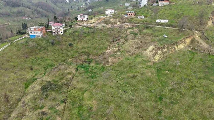 bolge halki endiseli mahalle santim santim kayiyor 16 SnBsXaPd