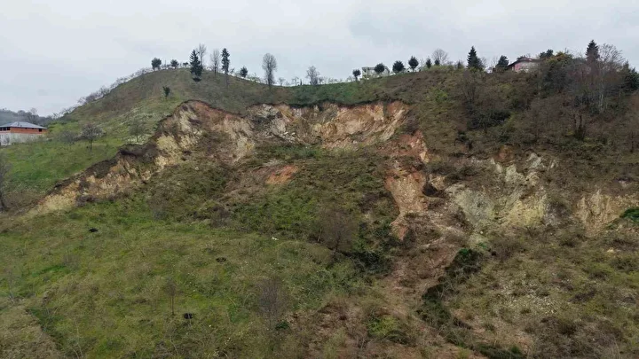 bolge halki endiseli mahalle santim santim kayiyor 4 QC82FjV2