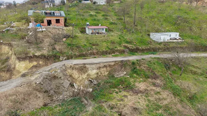 bolge halki endiseli mahalle santim santim kayiyor 7 TqbpkfbU