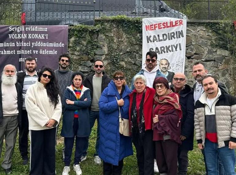 melek baykal volkan konakin mezarini ziyaret etti seni hic unutmayacagiz 0 VVu37pJC