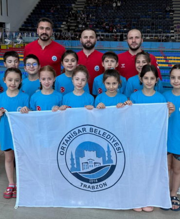 ortahisar-belediyesporun-minik-yuzuculeri-28-madalya-kazandi-6AnZH3Ek.jpg