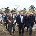 trabzonda-baskan-genc-meydandaki-donusumu-yerinde-inceledi-bFUhMO1l.webp