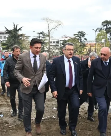 trabzonda-baskan-genc-meydandaki-donusumu-yerinde-inceledi-bFUhMO1l.webp