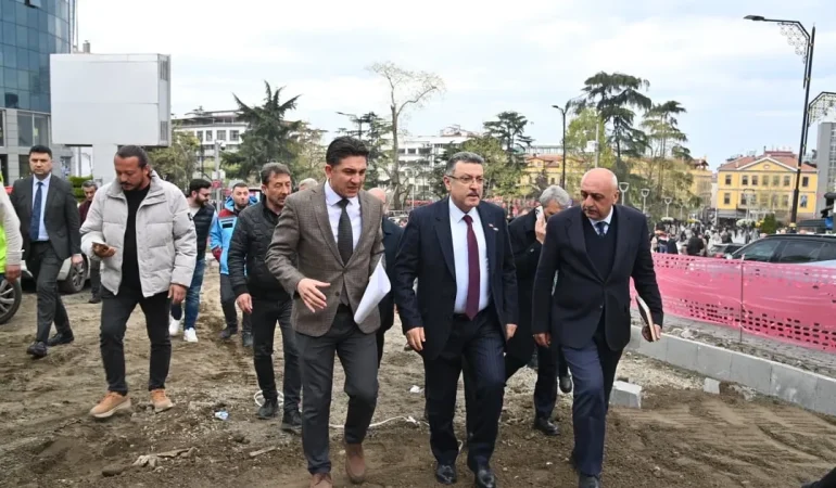 trabzonda-baskan-genc-meydandaki-donusumu-yerinde-inceledi-bFUhMO1l.webp