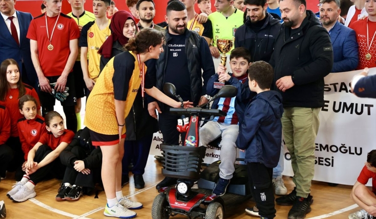 trabzonda-dmd-hastasi-kardesler-icin-futsal-turnuvasi-duzenlendi-cPD4mHUp.jpg
