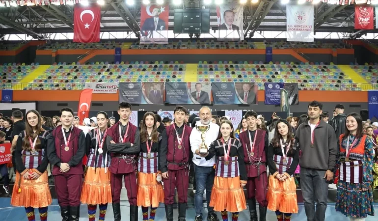 trabzonda-halk-oyunlarinda-cifte-sampiyonluk-fRf4q3cJ.webp