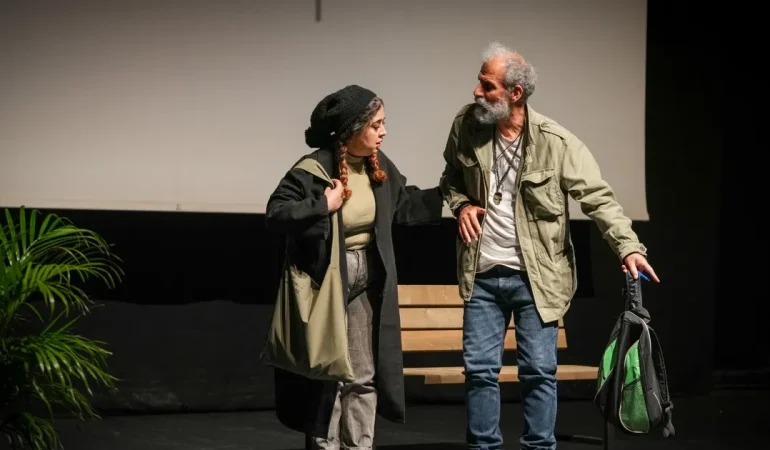 uluslararasi-tiyatro-festivali-imparator-ve-anjelo-oyunu-ile-sona-erdi-mvWzGD3q.webp