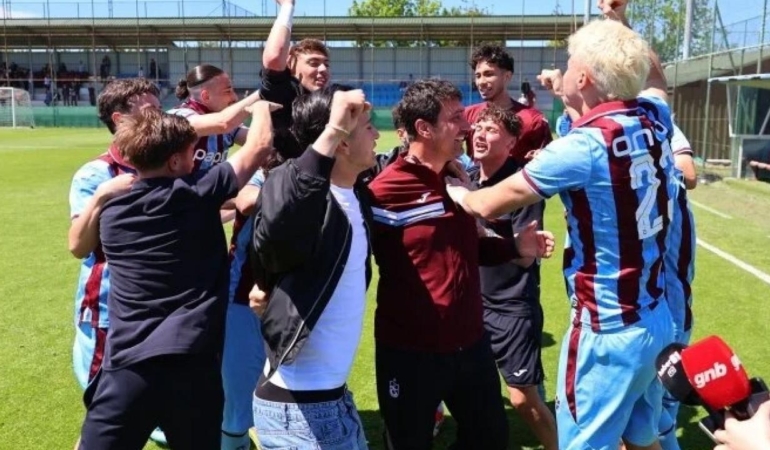 19-yas-alti-paf-liginde-sampiyon-trabzonspor-j1sRKhmP.jpg