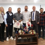 alanzinho-ogrencilerle-bulustu-t9DrPnYk.jpg